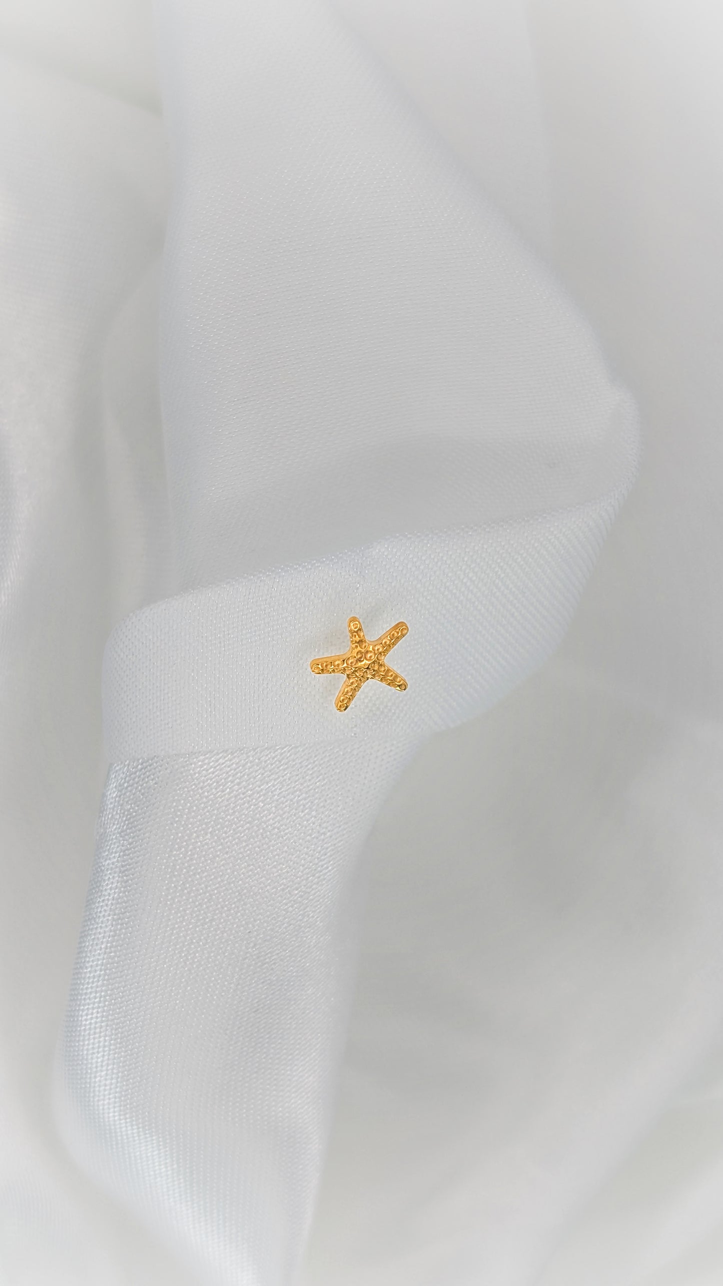 Golden Starfish Piercing – Bold, Ocean-Inspired Elegance