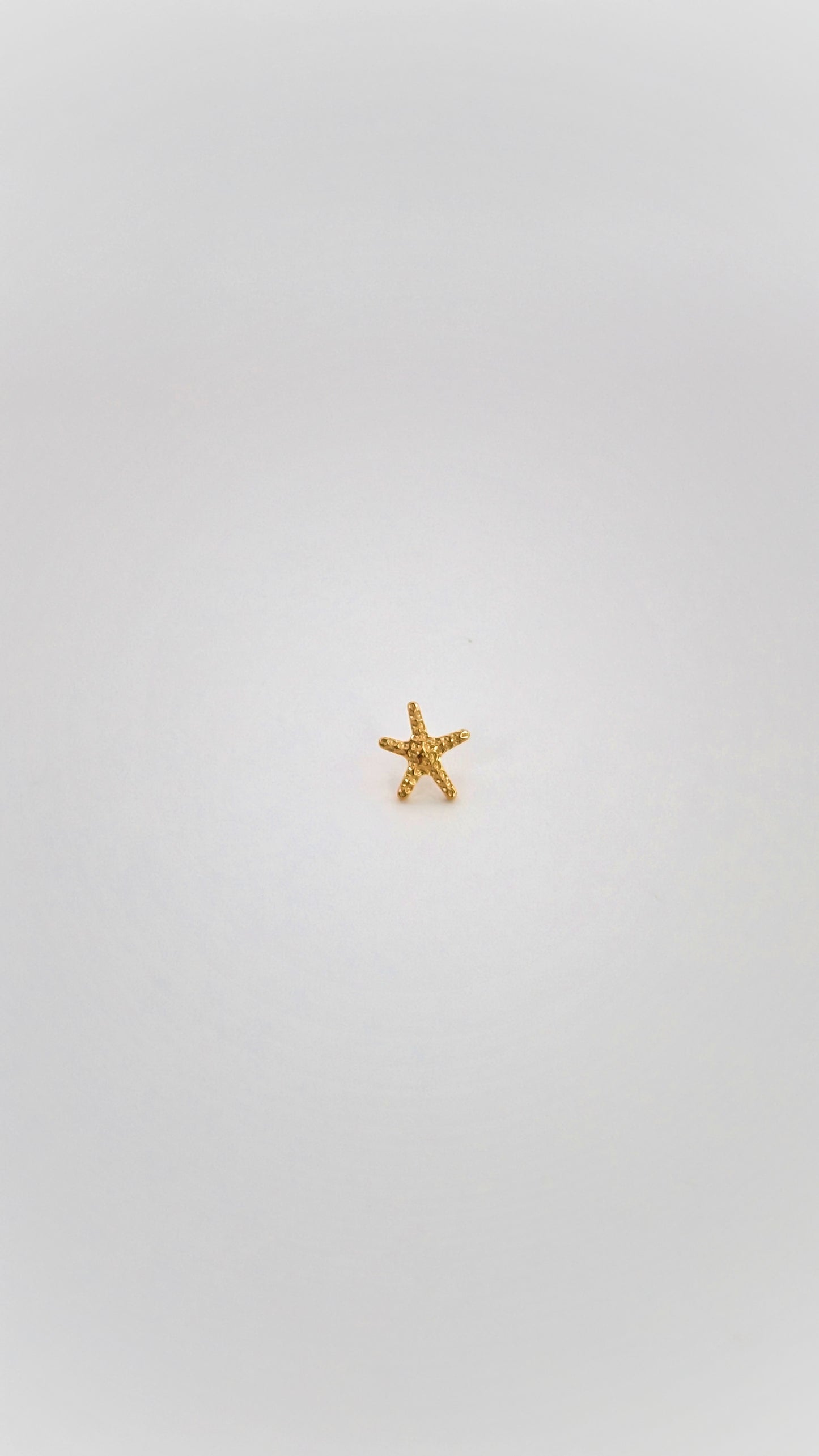 Golden Starfish Piercing – Bold, Ocean-Inspired Elegance